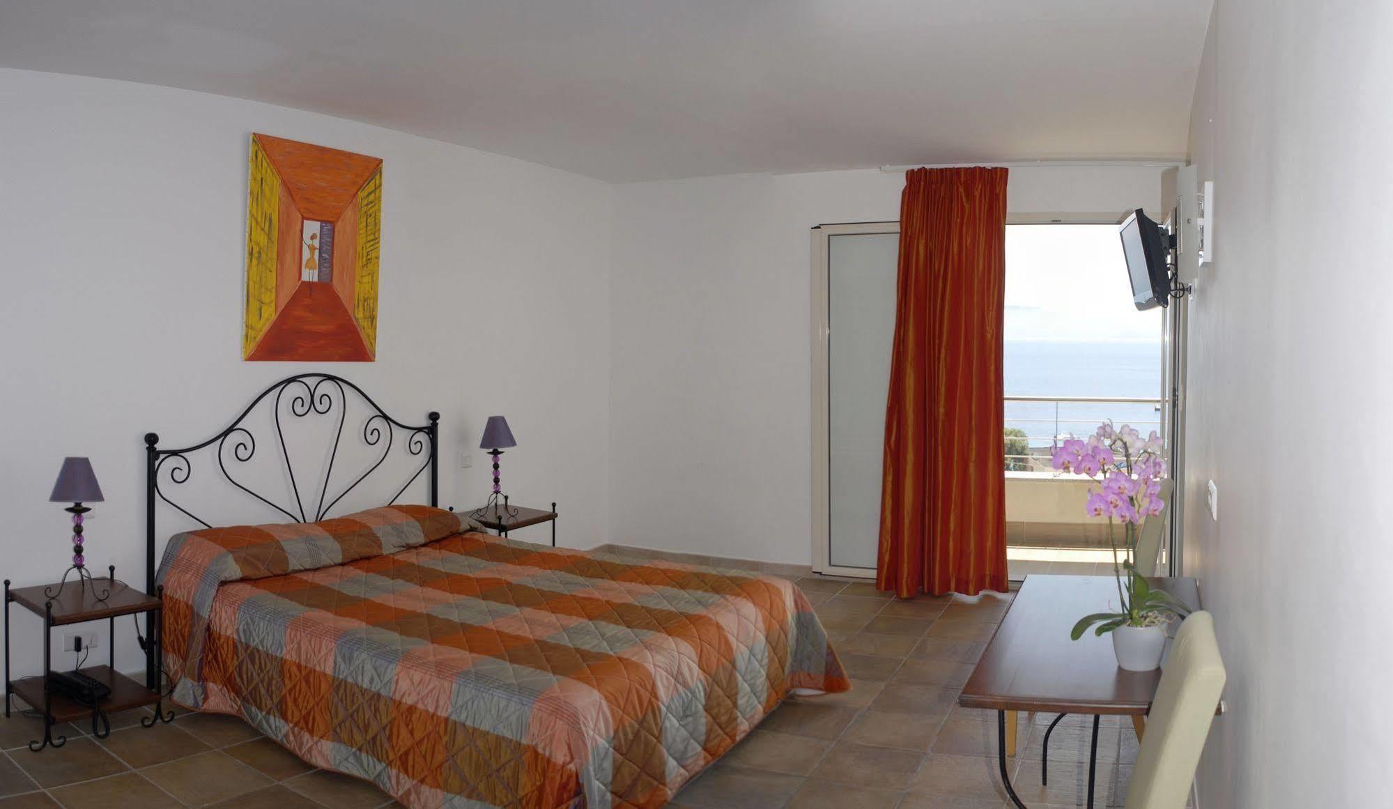 Hotel Les Eucalyptus Porto Pollo Eksteriør bilde